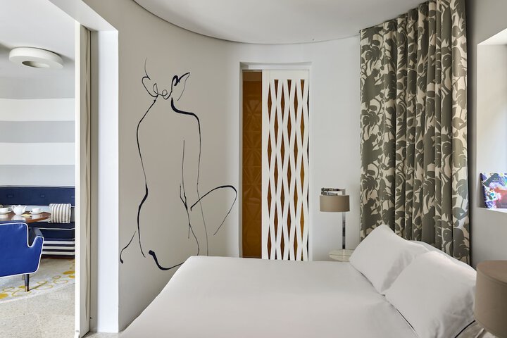 Room 5 of 48