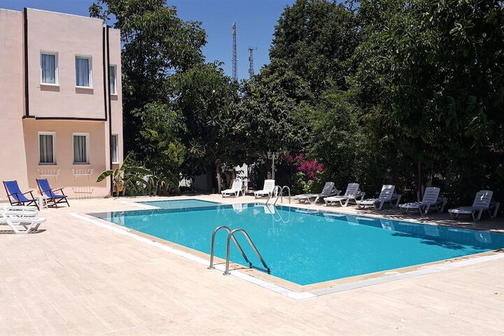 Pool 9 of 17