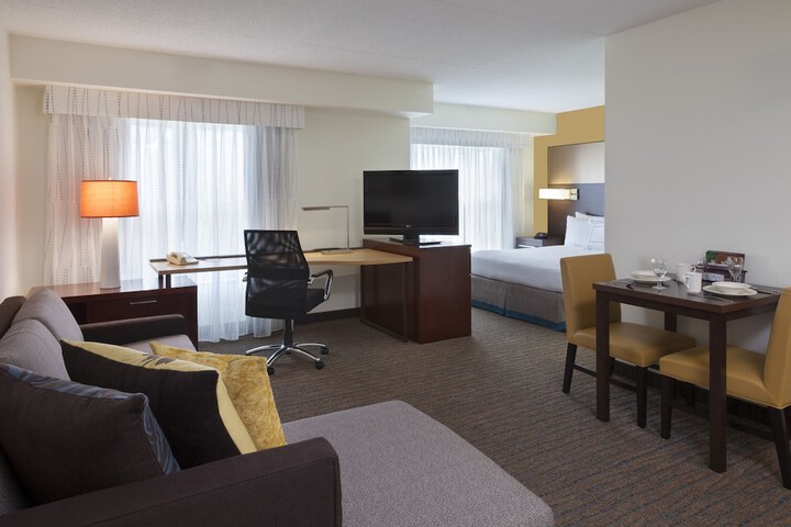 Room 4 of 18