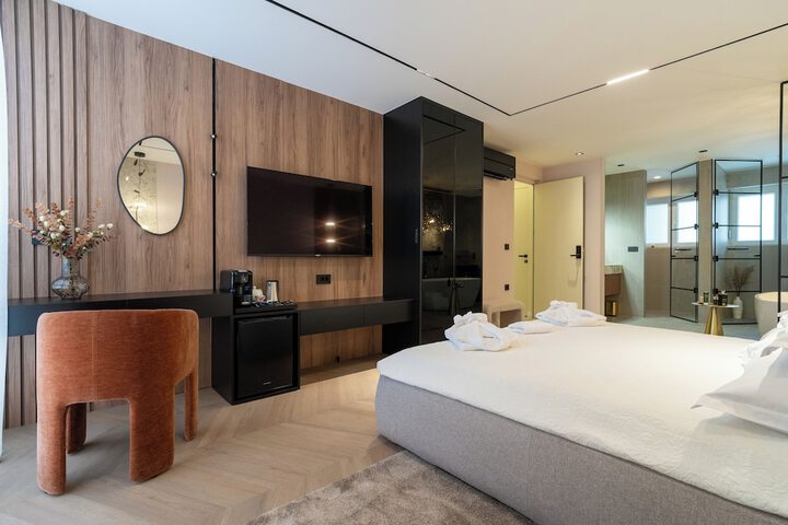 Room 16 of 45