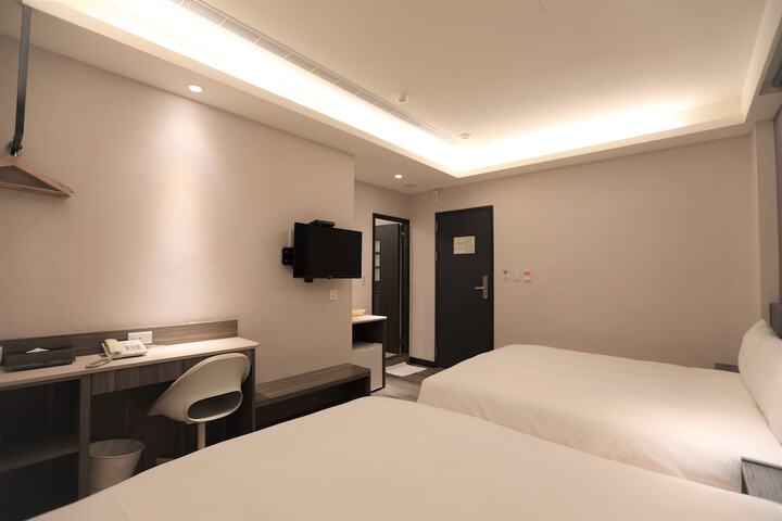 Room 47 of 79