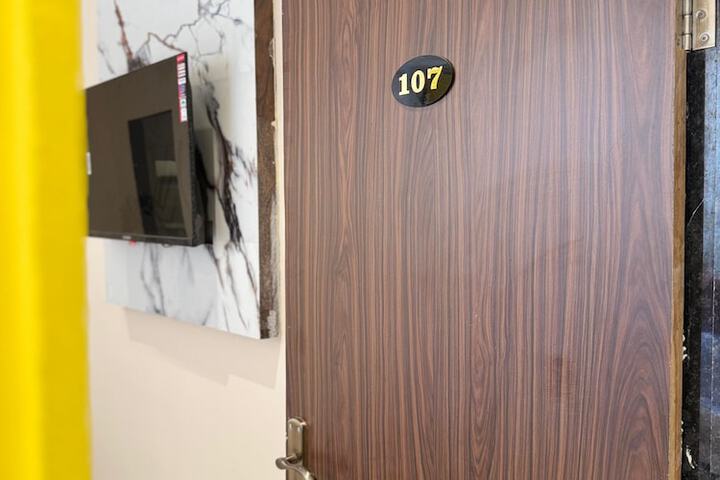 Room 10 of 12