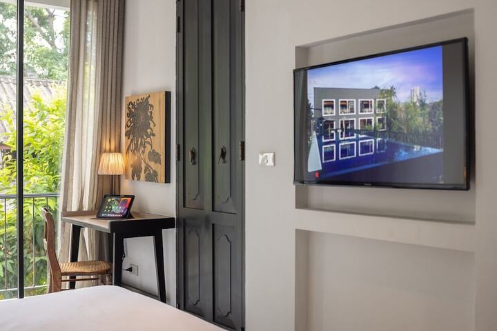 Room 8 of 40