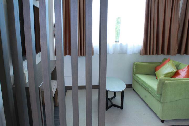 Room 10 of 42