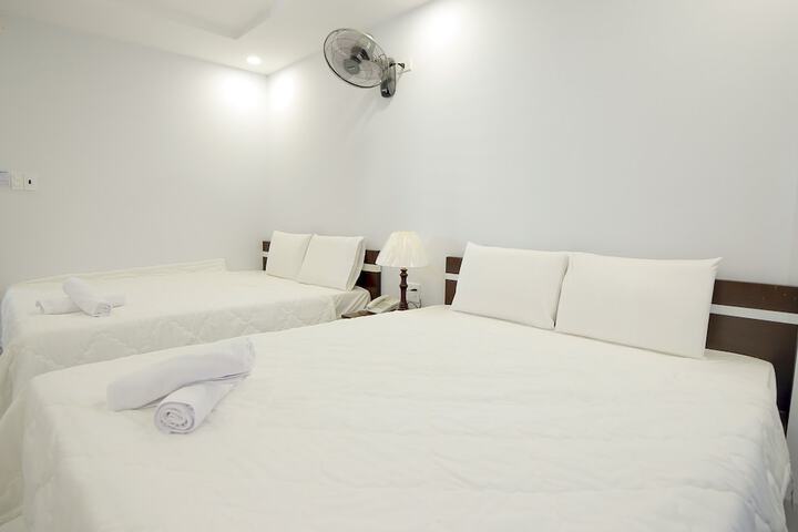 Room 7 of 18