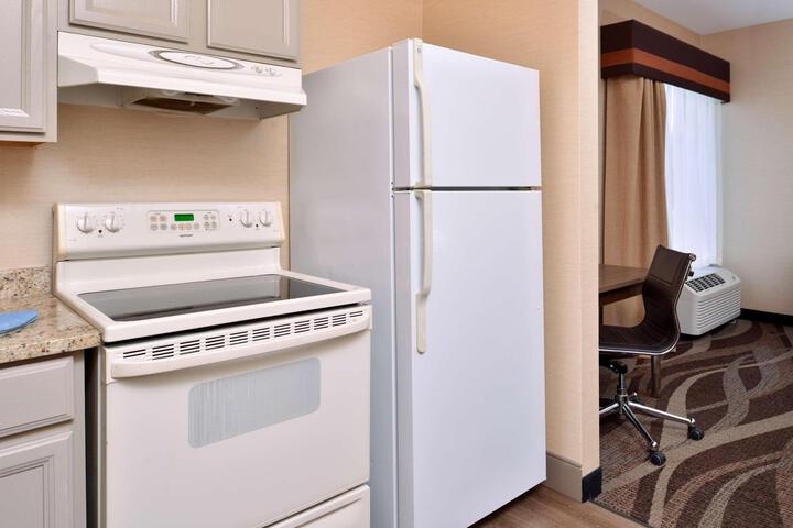 1 King Accessible Comm Assist Roll in Shower Full Breakfast (5 of 24)
