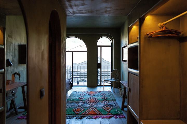Room 25 of 142