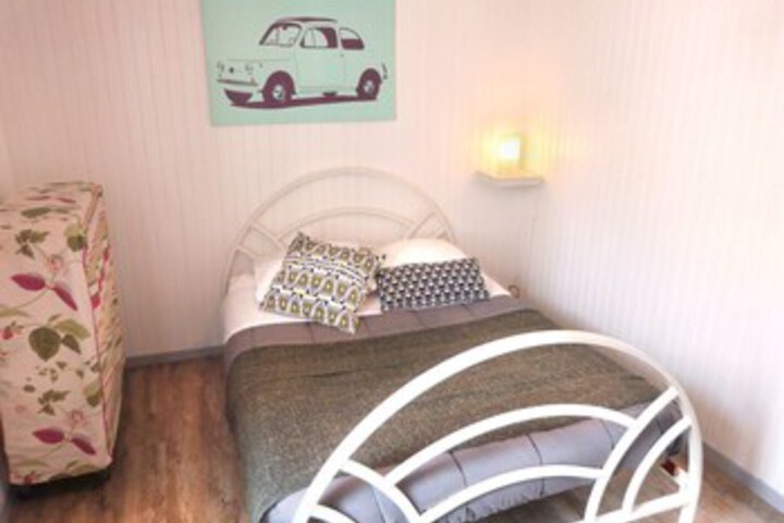 Room 6 of 11
