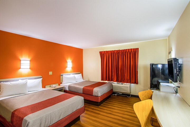 2 Double Beds (4 of 11)