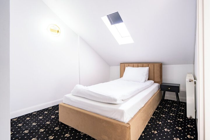 Room 5 of 40