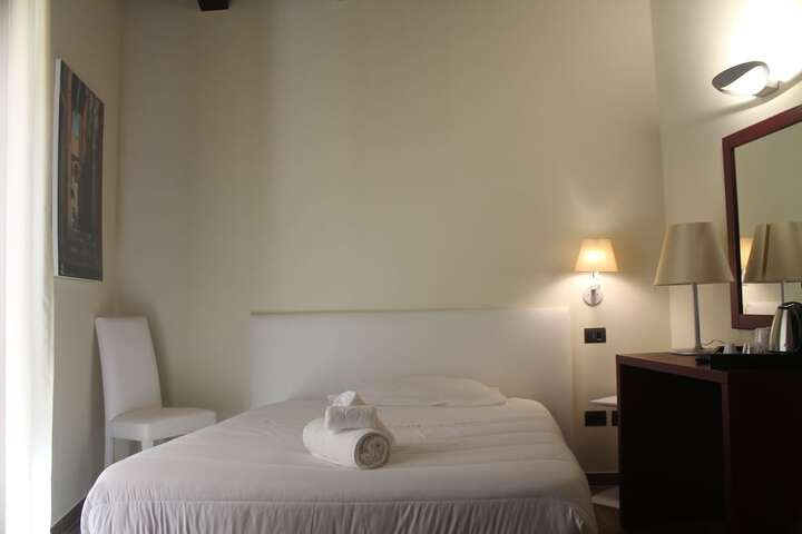 Room 6 of 48