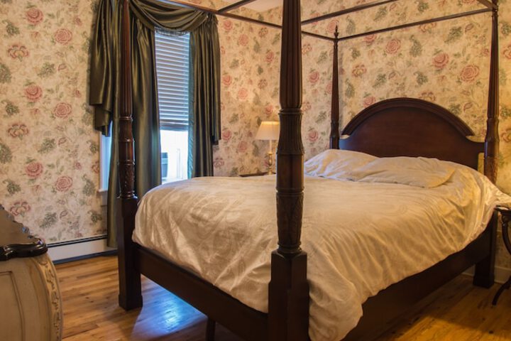 Basic Queen Bed (6 of 6)