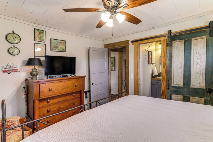 Room 2 of 41