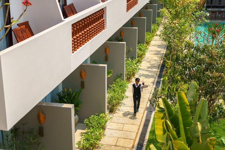 Hotel Exterior 102 of 107