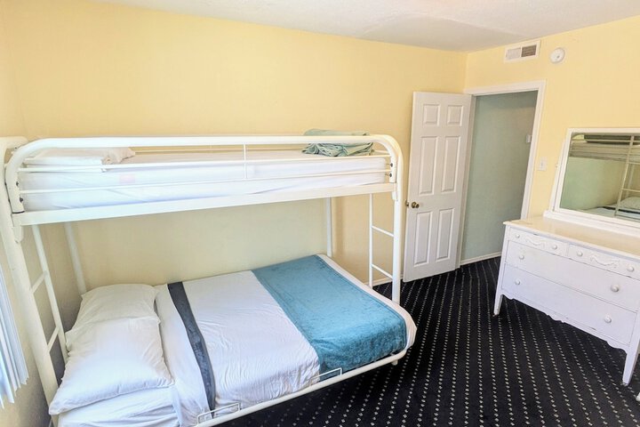 Room 28 of 64