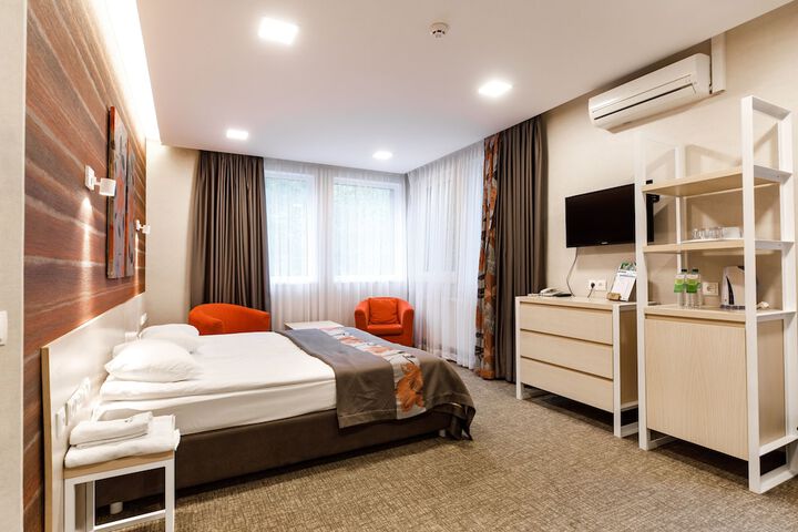 Room 5 of 135