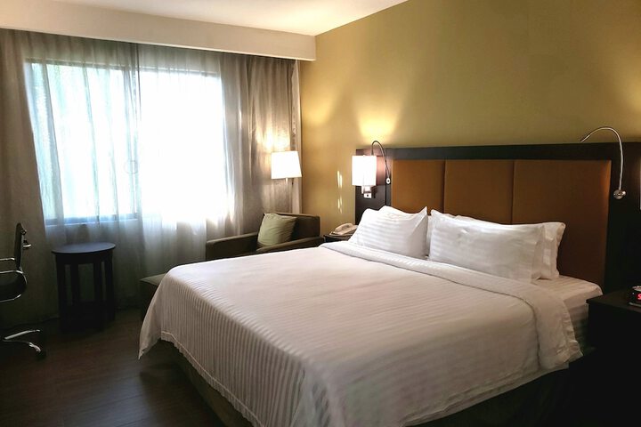 Room 10 of 65