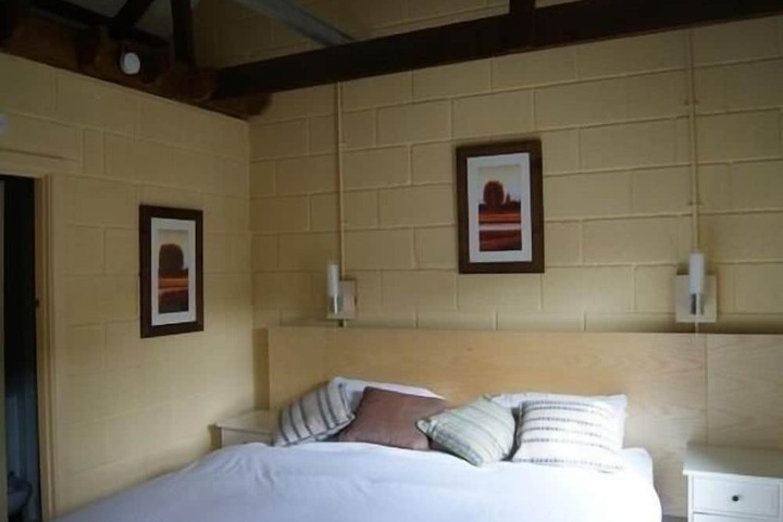 Room 4 of 7
