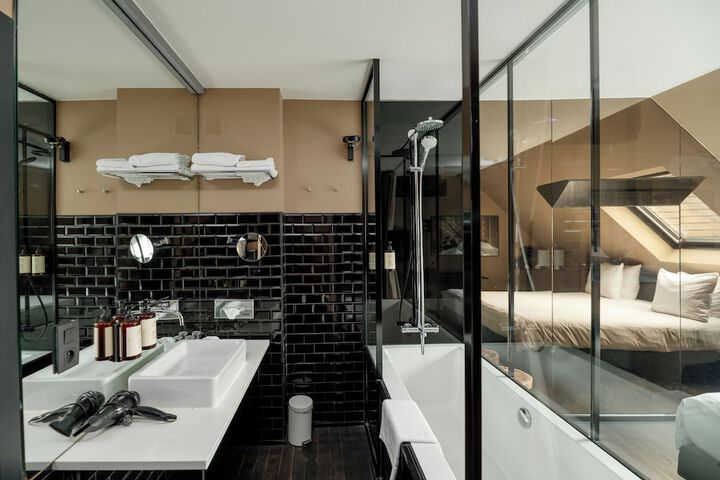 Room 64 of 119