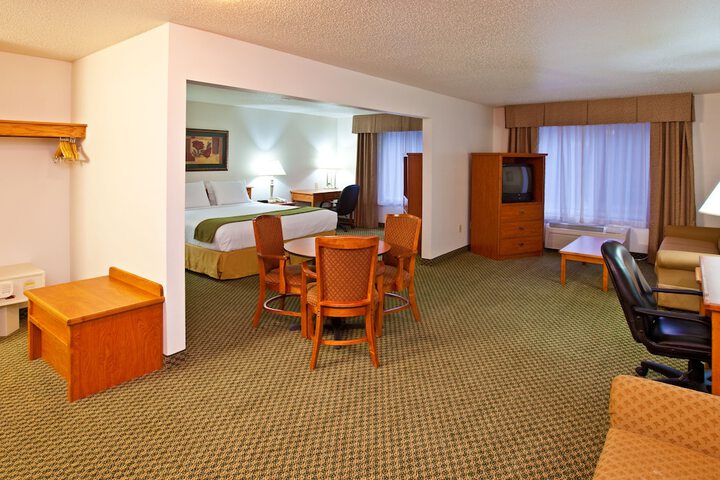 Room 4 of 43