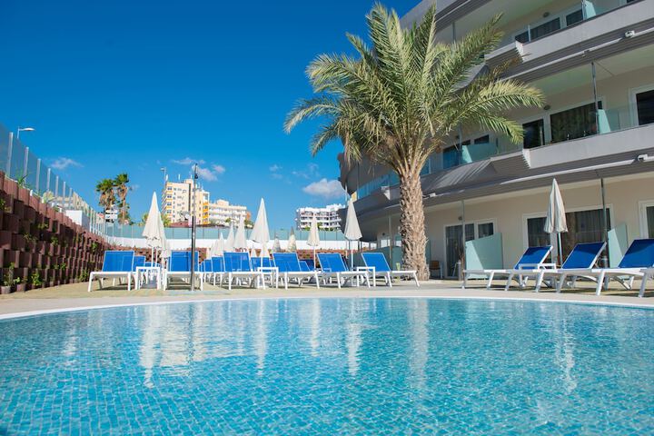 Hotel with Pool