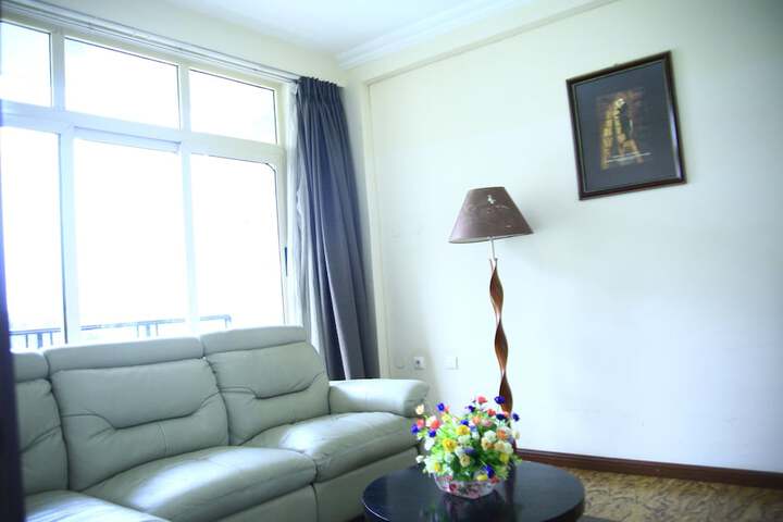 Room 10 of 18
