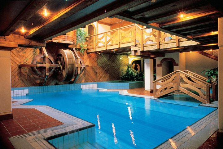 Pools & Facilities
