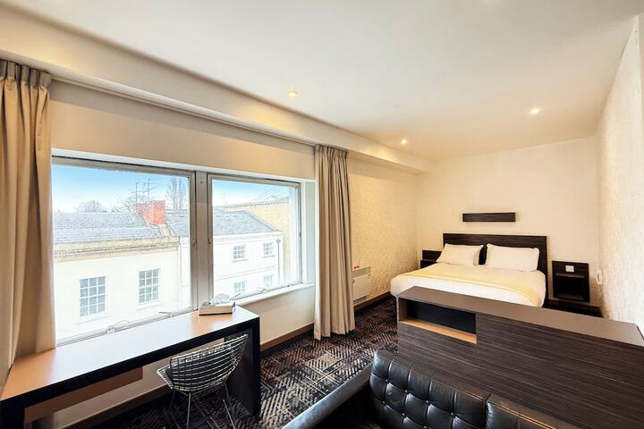Room 30 of 80