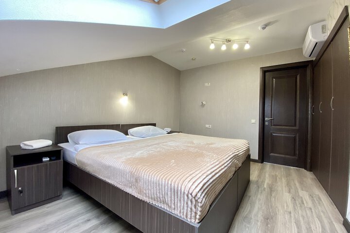 Room 28 of 54