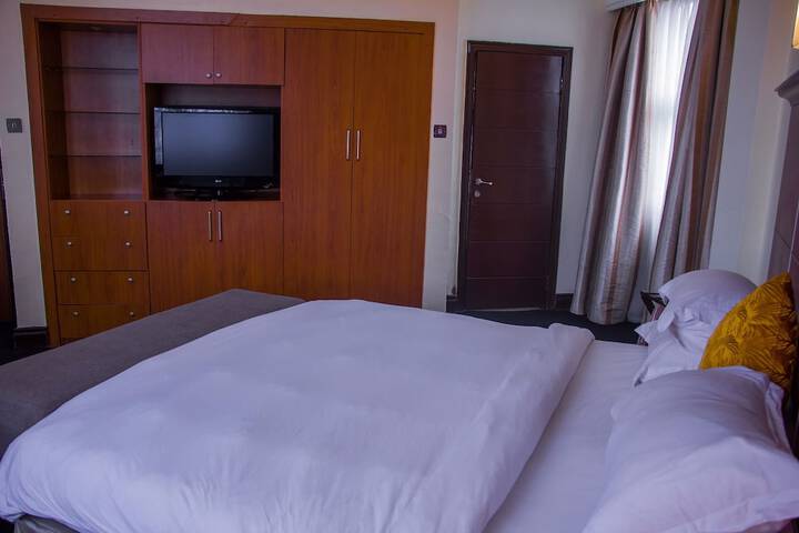 Room 10 of 115