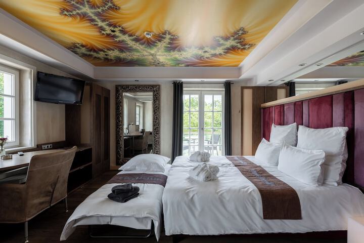 Room 3 of 20