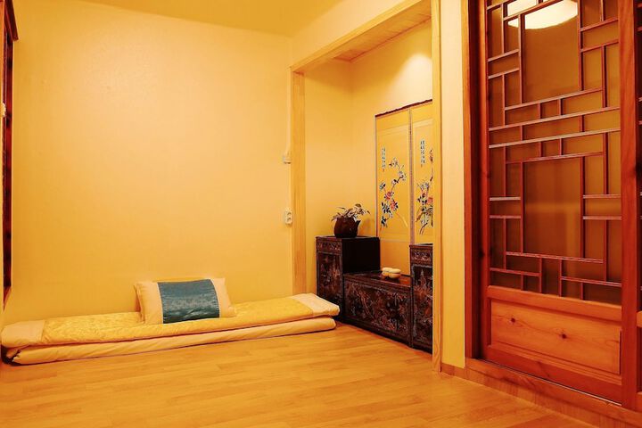 Room 11 of 34