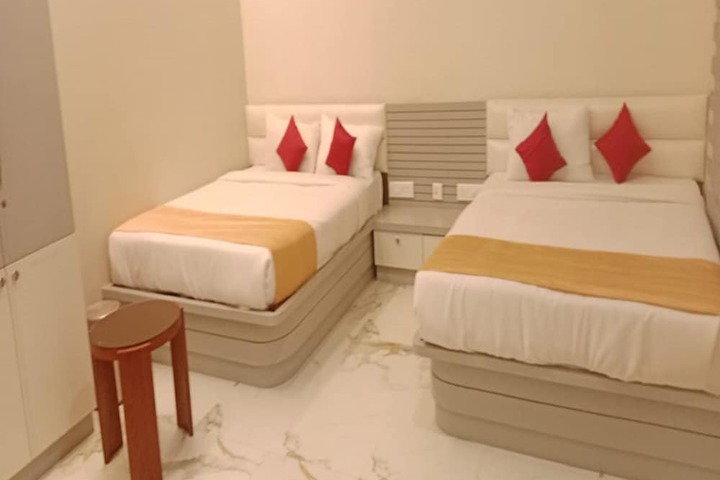 Room 17 of 36