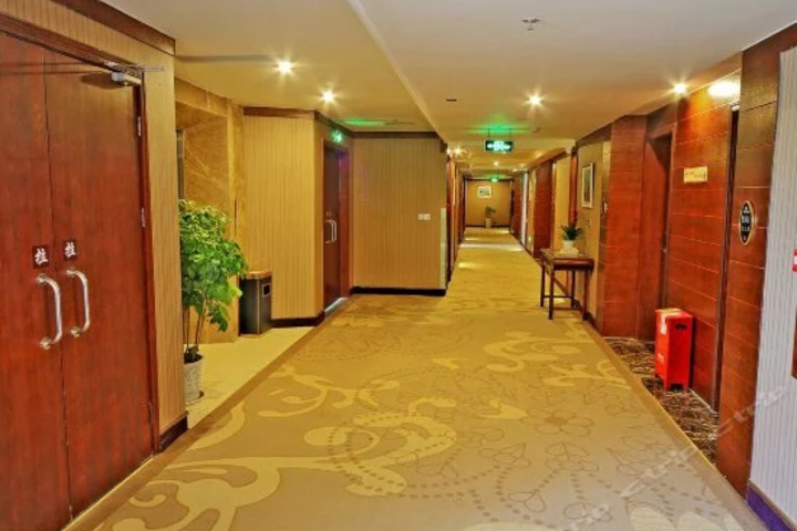 Yijia International Hotel