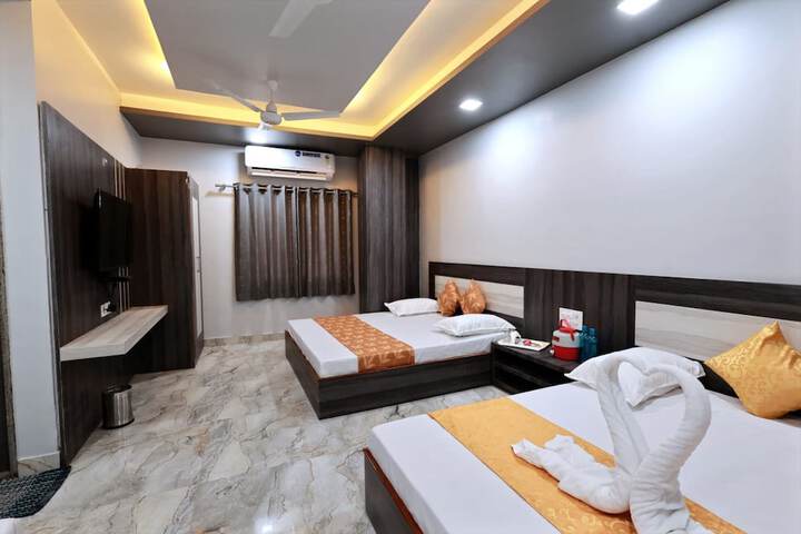 Room 7 of 25