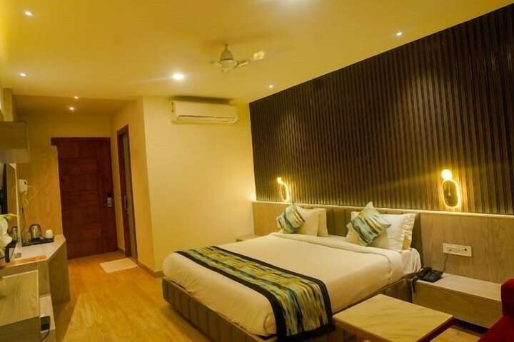 Room 4 of 13