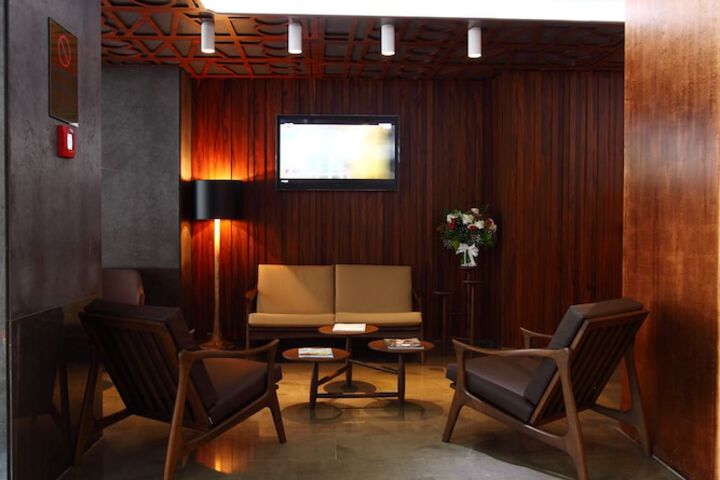 Entrance & Lobby