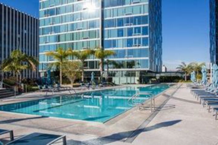 Image of Modern La 2 Bedroom Luxury Suites