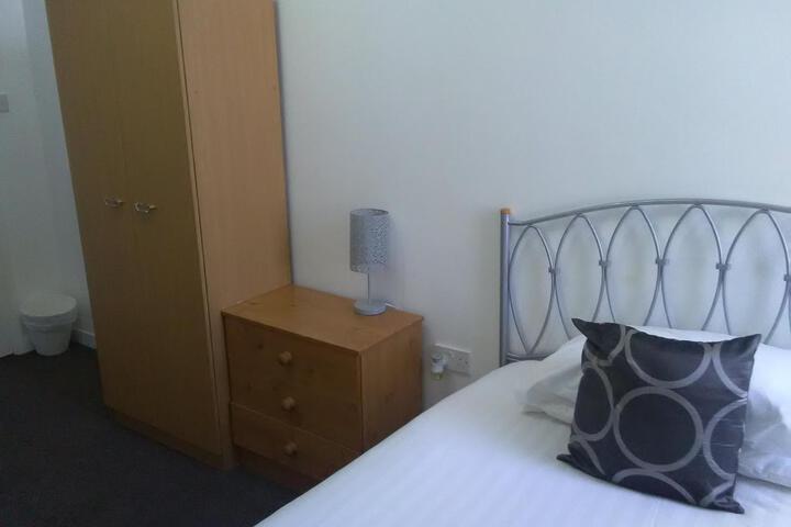 Room 11 of 30