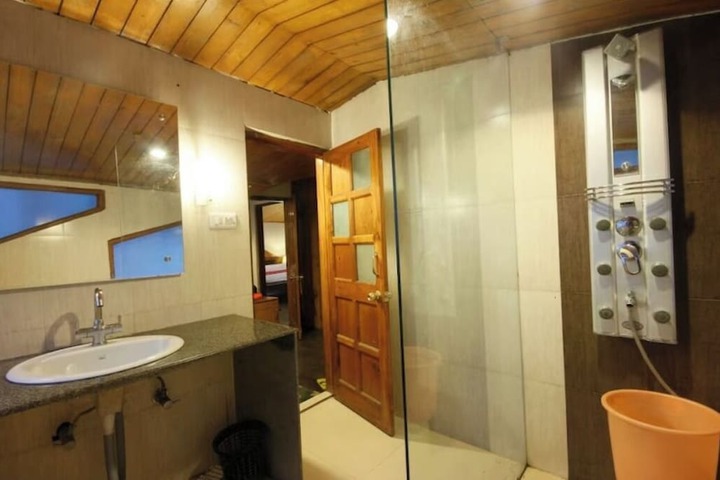 Room 4 of 6