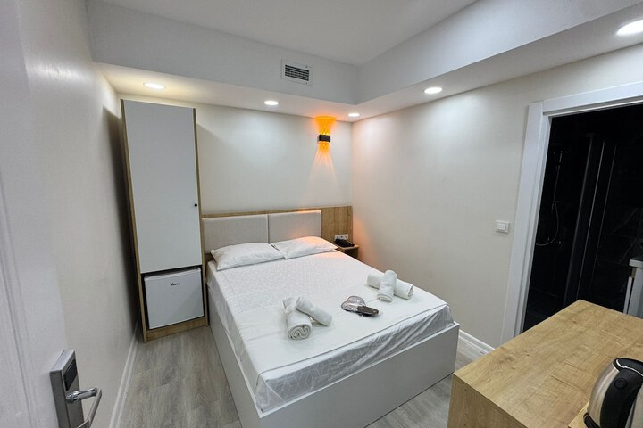 Room 11 of 35