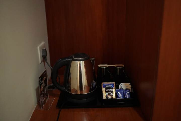 Room 8 of 18