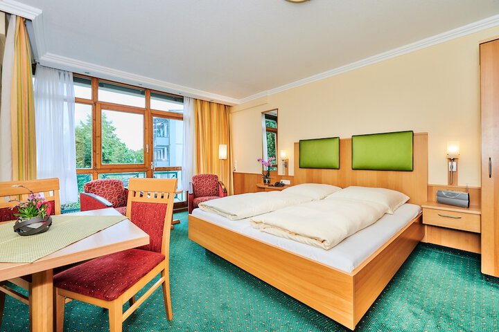 Room 5 of 16