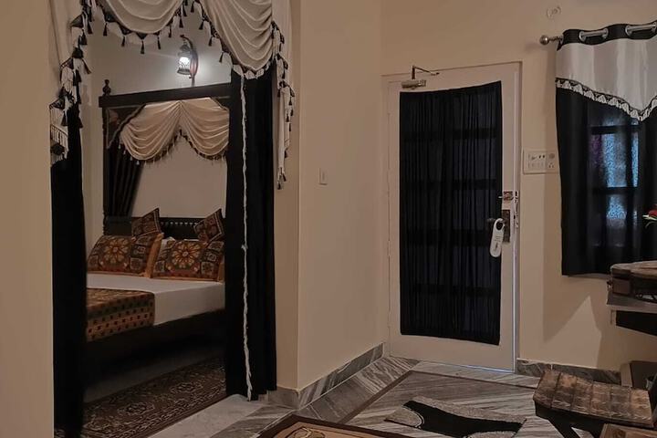 Room 32 of 84