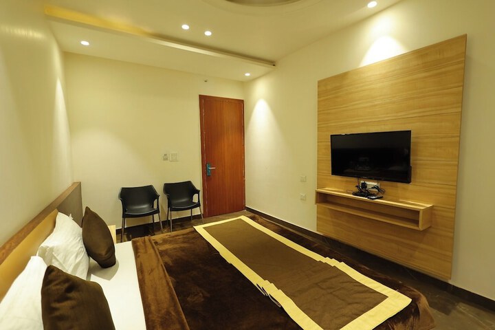 Room 8 of 54