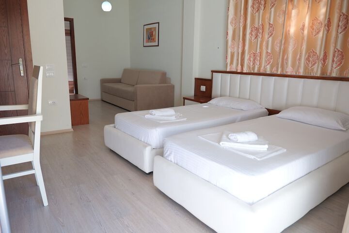 Room 10 of 48