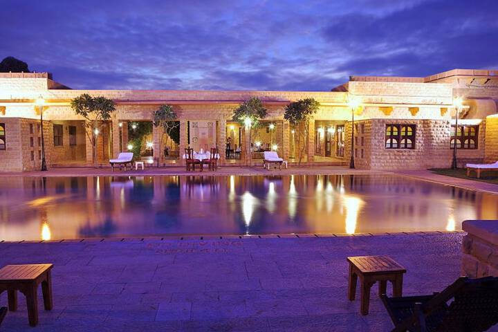 Pool Hotel