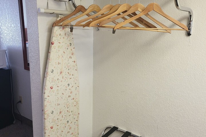 1 King Bed (5 of 8)