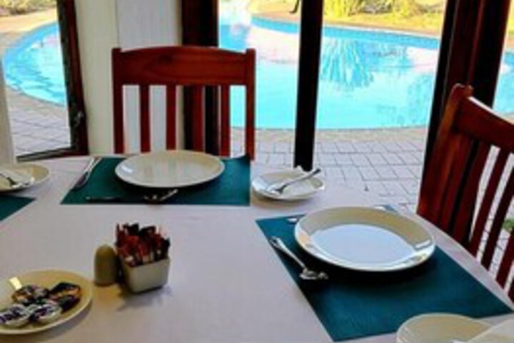 Dining 32 of 42