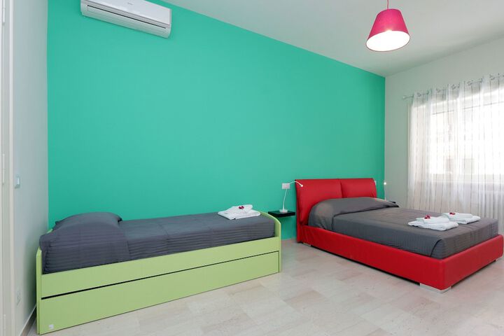 Room 16 of 30